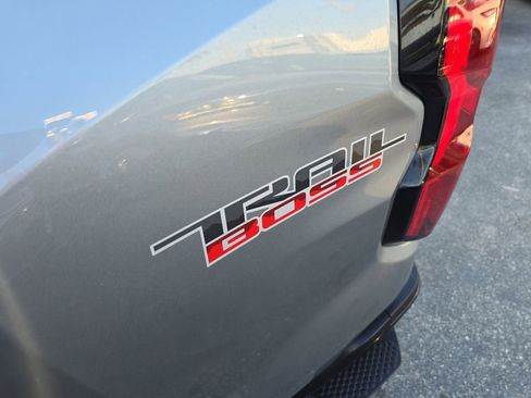 Used 2025 Chevrolet Colorado Trail Boss AWD/4WD image 5