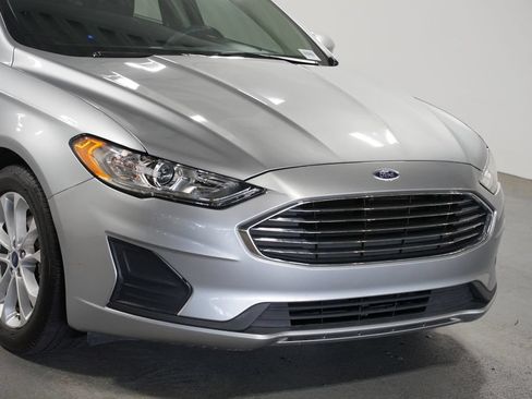 Used 2020 Ford Fusion SE FWD image 4