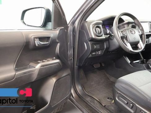 Certified 2021 Toyota Tacoma TRD Off-Road AWD/4WD image 8