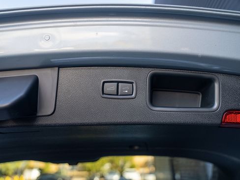 Certified 2025 Porsche Macan image 22