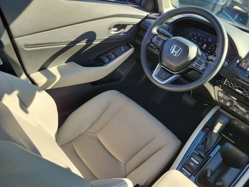 Used 2025 Honda Accord Touring image 3