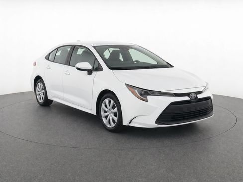 Used 2025 Toyota Corolla LE FWD image 2