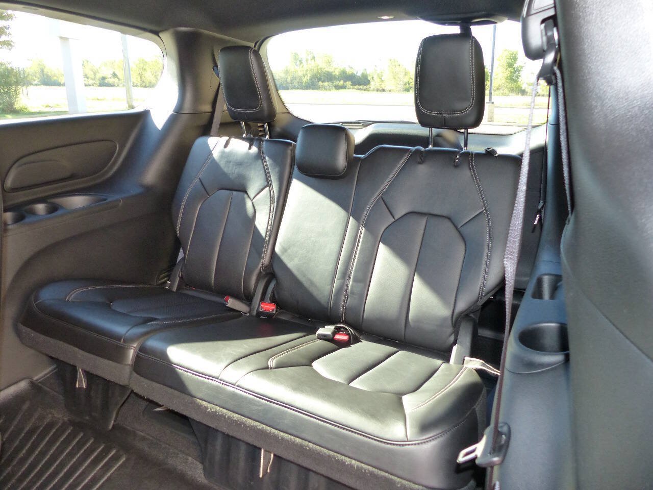 Used 2025 Chrysler Pacifica Select FWD image 29
