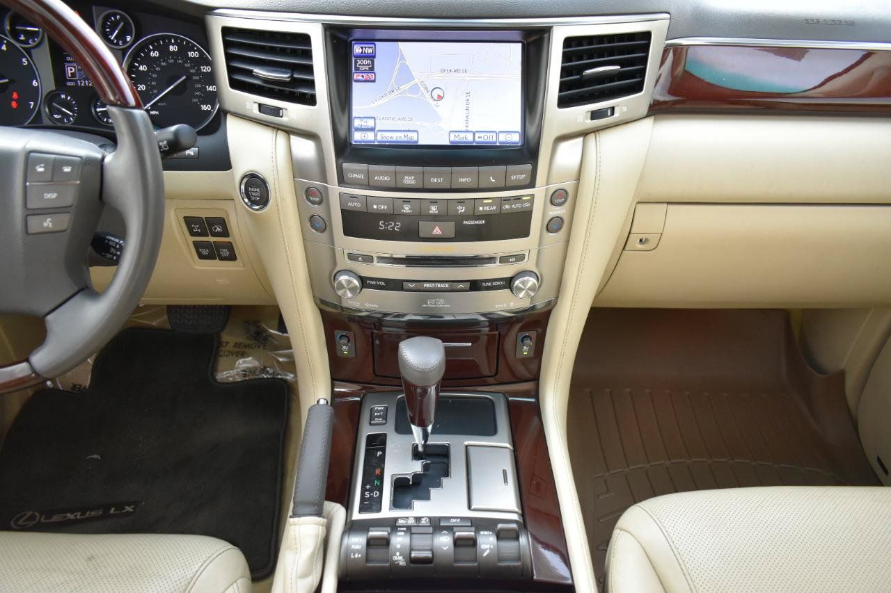 Used 2013 Lexus LX 570 4WD w/ Luxury Pkg image 17