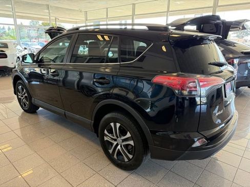Used 2017 Toyota RAV4 LE AWD/4WD image 5