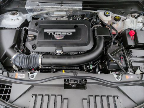 Used 2025 Cadillac XT4 Premium Luxury image 35