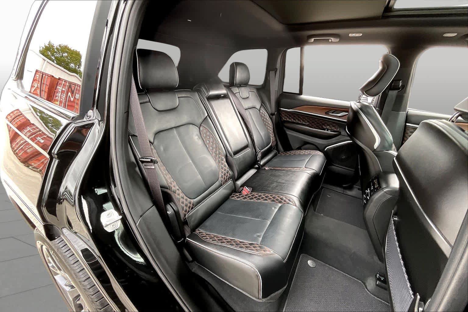 Used 2025 Jeep Grand Cherokee Summit w/ Obsidian Package AWD/4WD image 20