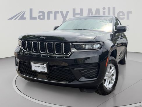 Used 2023 Jeep Grand Cherokee Laredo AWD/4WD image 1