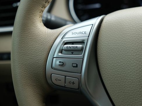 Used 2015 Nissan Rogue SL image 36