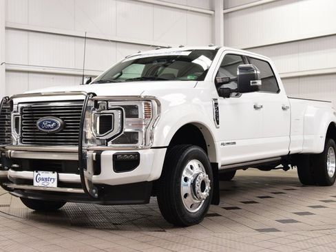 Used 2022 Ford F450 Platinum w/ FX4 Off-Road Package image 3