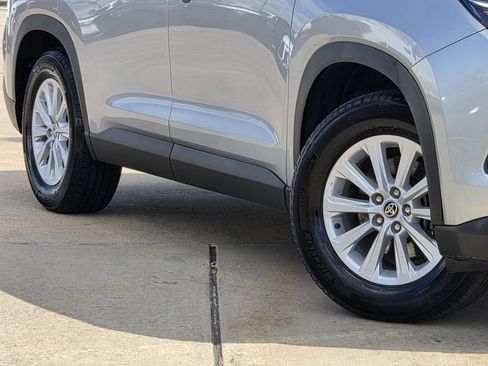 Used 2025 Toyota Grand Highlander AWD image 12
