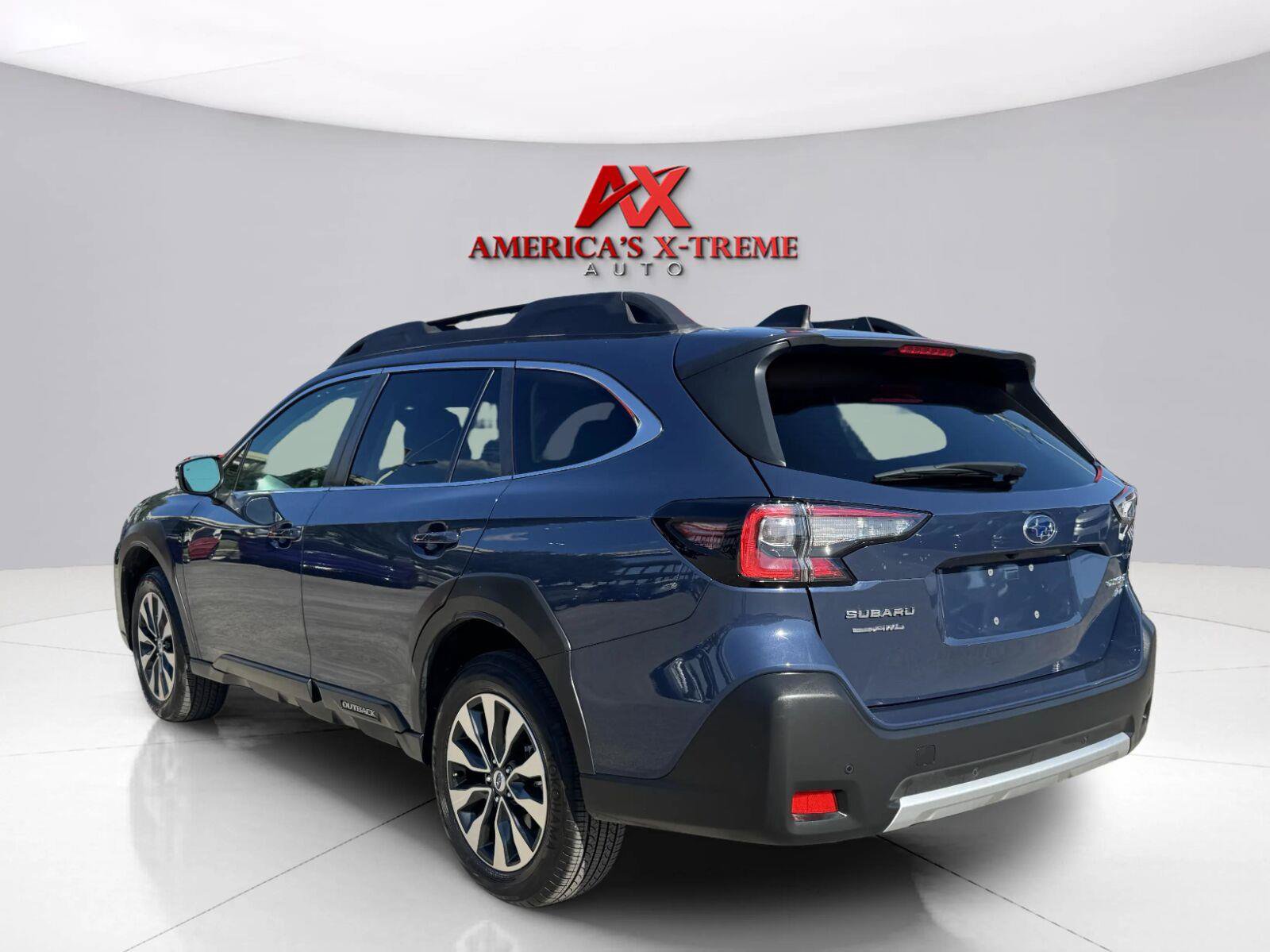 Used 2025 Subaru Outback Limited XT AWD/4WD image 3