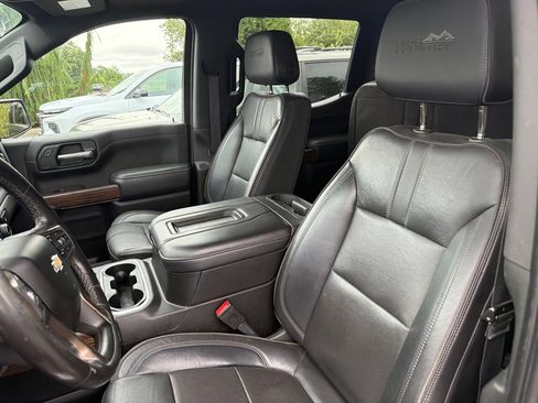 Used 2021 Chevrolet Silverado 1500 High Country w/ Technology Package AWD/4WD image 8