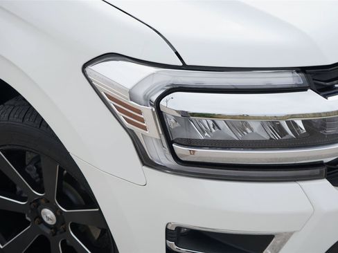 Certified 2024 Ford Expedition Max Limited AWD/4WD image 3