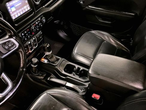Used 2021 Jeep Wrangler Unlimited Sahara AWD/4WD image 18