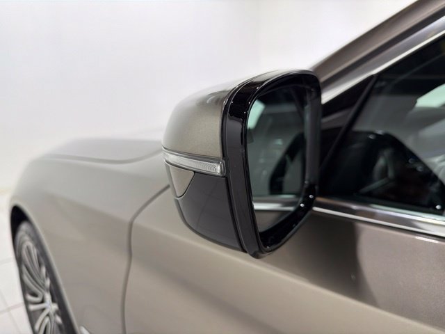 Used 2019 BMW 530i xDrive w/ Convenience Package AWD/4WD image 9