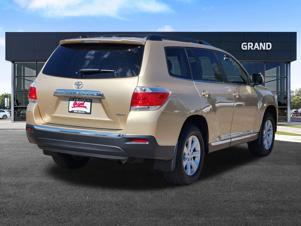 Used 2012 Toyota Highlander SE w/ Tow Pkg AWD/4WD image 5