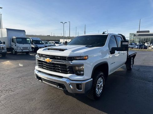 Used 2024 Chevrolet Silverado 2500 LT w/ Convenience Package AWD/4WD image 5