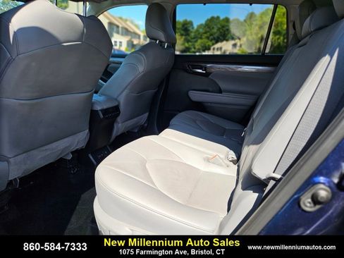 Used 2021 Toyota Highlander Limited image 16