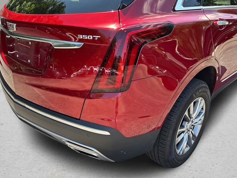 Used 2022 Cadillac XT5 Premium Luxury w/ Technology Package AWD/4WD image 11