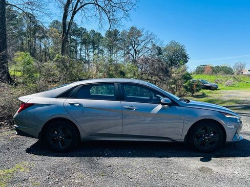 Used 2023 Hyundai Elantra Blue image 5