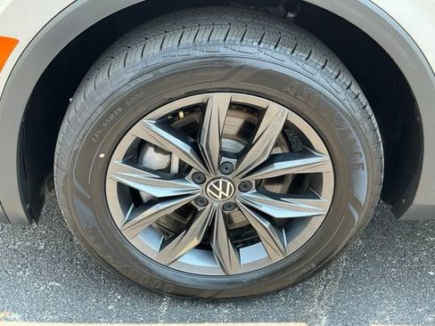 Certified 2023 Volkswagen Tiguan SE FWD image 9