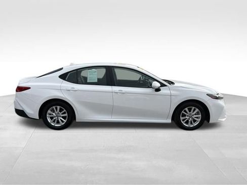 Used 2025 Toyota Camry LE image 9
