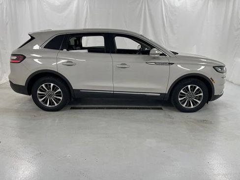 Used 2023 Lincoln Nautilus AWD image 2