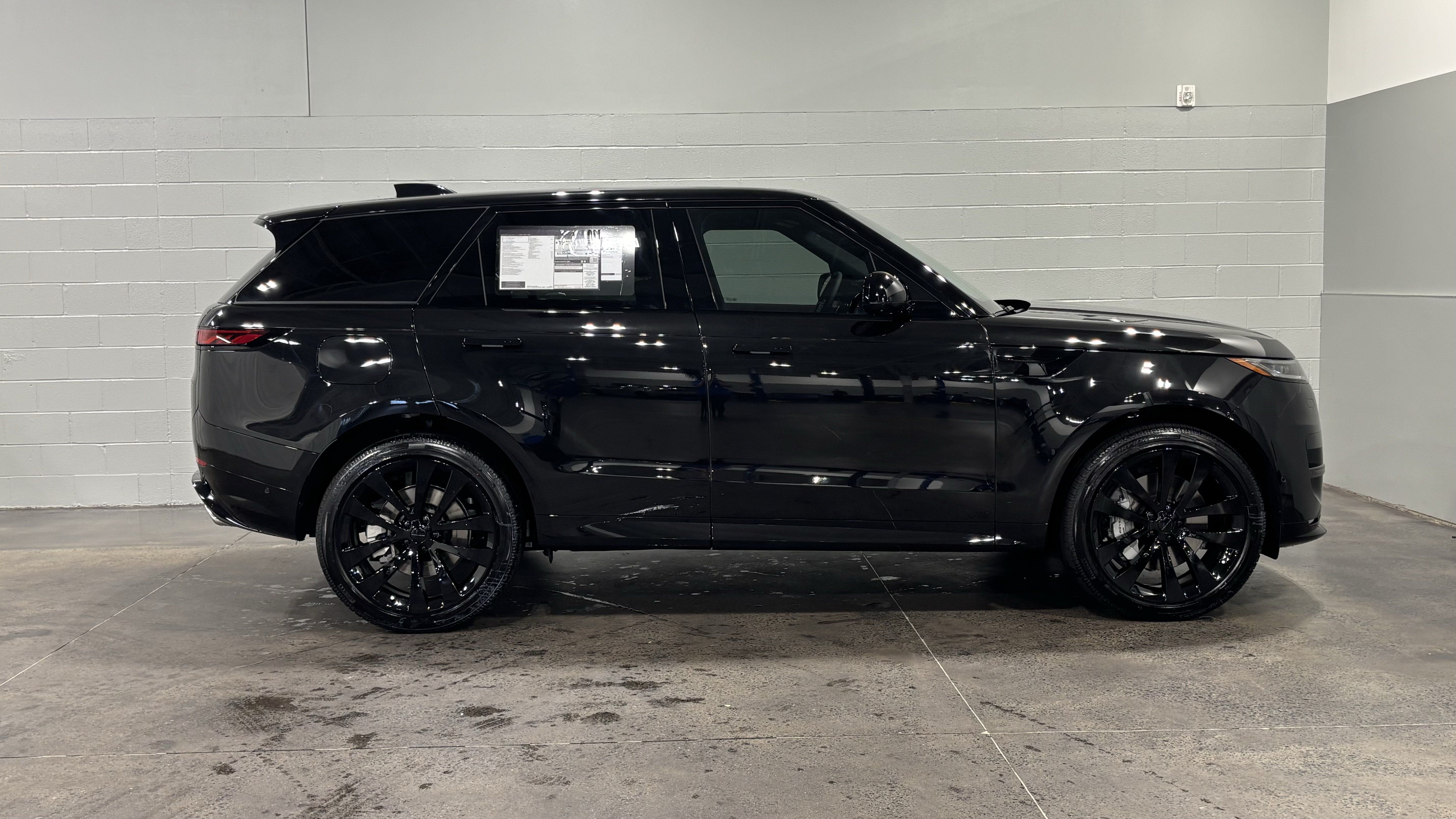 New 2026 Land Rover Range Rover Sport Dynamic SE AWD/4WD image 13
