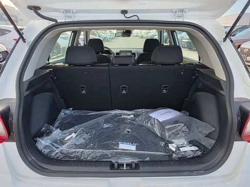 Certified 2025 Hyundai Venue SEL image 9