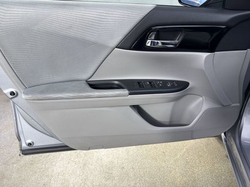 Used 2016 Honda Accord LX image 19