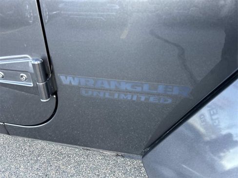 Used 2017 Jeep Wrangler Unlimited Sahara image 19
