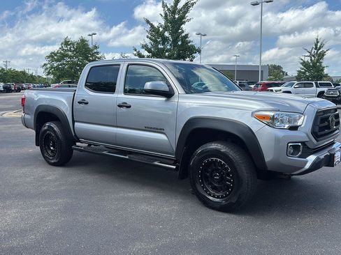Used 2020 Toyota Tacoma SR AWD/4WD image 9