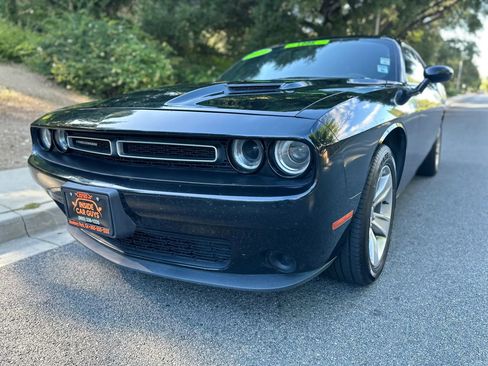 Used 2019 Dodge Challenger SXT image 14