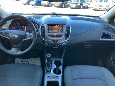 Used 2017 Chevrolet Cruze LT w/ Convenience Package image 17