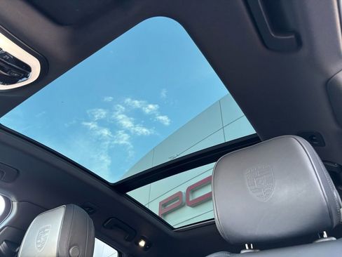 Certified 2023 Porsche Macan image 17