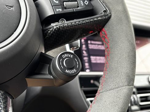 Certified 2025 Porsche Macan GTS image 17