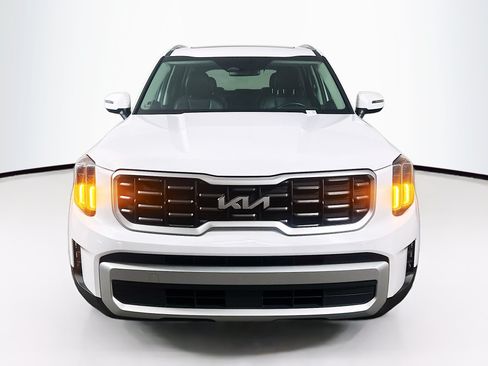 Used 2025 Kia Telluride S FWD image 2
