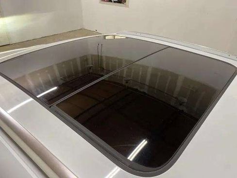 Used 2024 Audi Q4 e-tron Prestige image 24