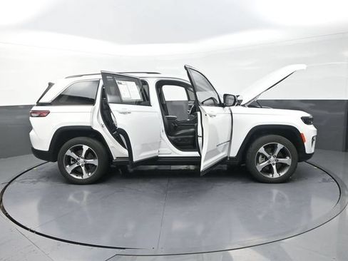 Used 2023 Jeep Grand Cherokee 4WD 4xe image 36