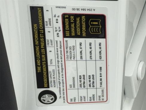 Used 2025 Mercedes-Benz GLC 300 4MATIC image 60