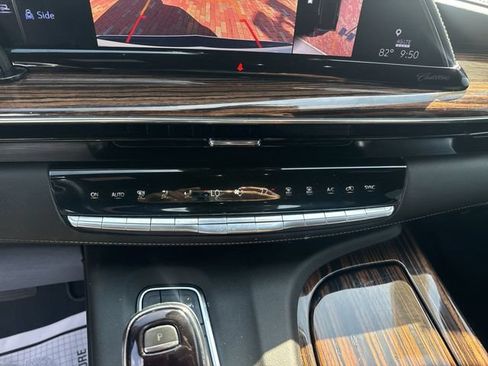 Used 2024 Cadillac Escalade ESV Premium Luxury RWD image 20