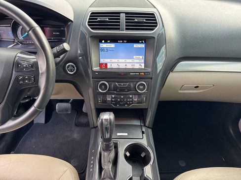 Used 2018 Ford Explorer XLT w/ Equipment Group 202A FWD image 42
