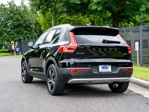 Used 2023 Volvo XC40 B5 Plus AWD/4WD image 7