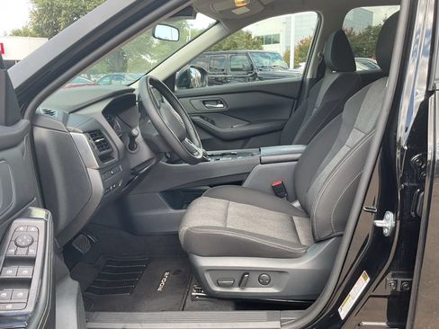 Used 2025 Nissan Rogue SV FWD image 8