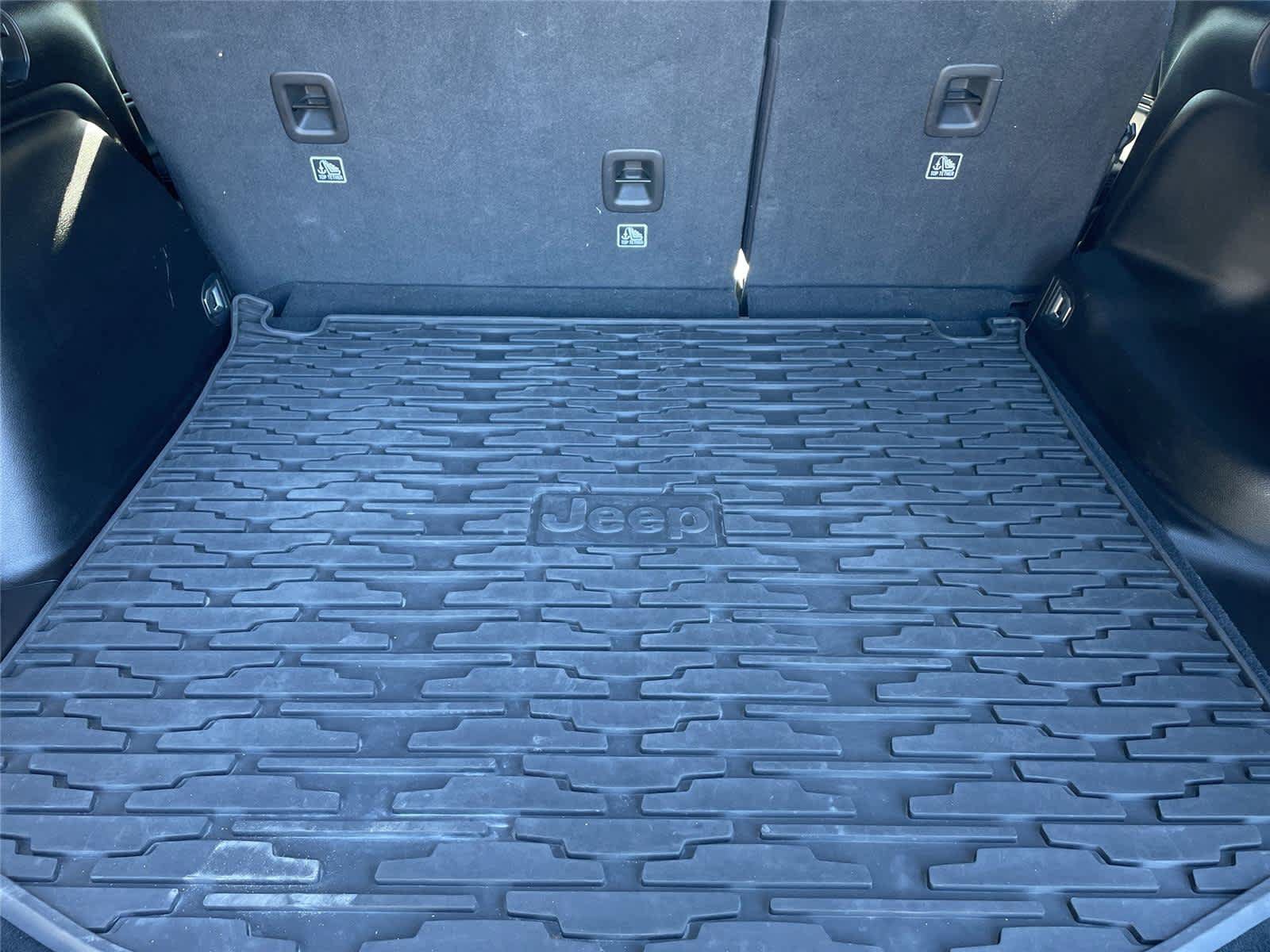 Used 2023 Jeep Grand Cherokee Altitude AWD/4WD image 16