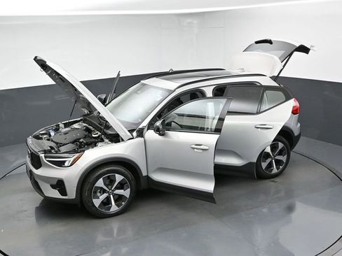 Used 2024 Volvo XC40 B5 Plus w/ Protection Package Premier image 50
