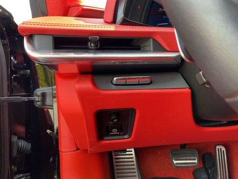 Used 2023 Chevrolet Corvette Stingray Premium Cpe w/ Z51 Performance Package image 58