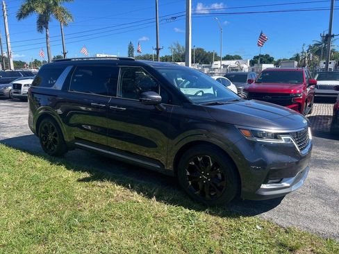 Used 2023 Kia Carnival SX Prestige image 4