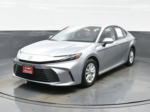 Used 2025 Toyota Camry LE image 2